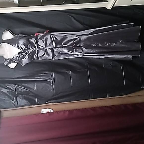 R&M RICHARDS SEXY EVENING DRESS - Picture 3 of 9